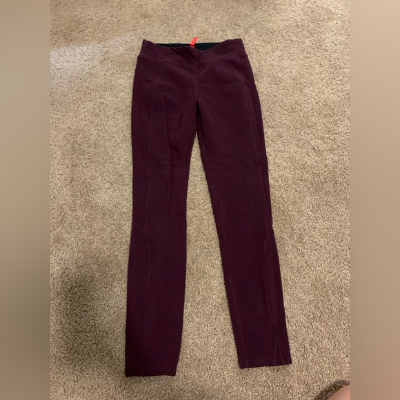 Spanx, maroon colored leggings. - Picture 1 of 3